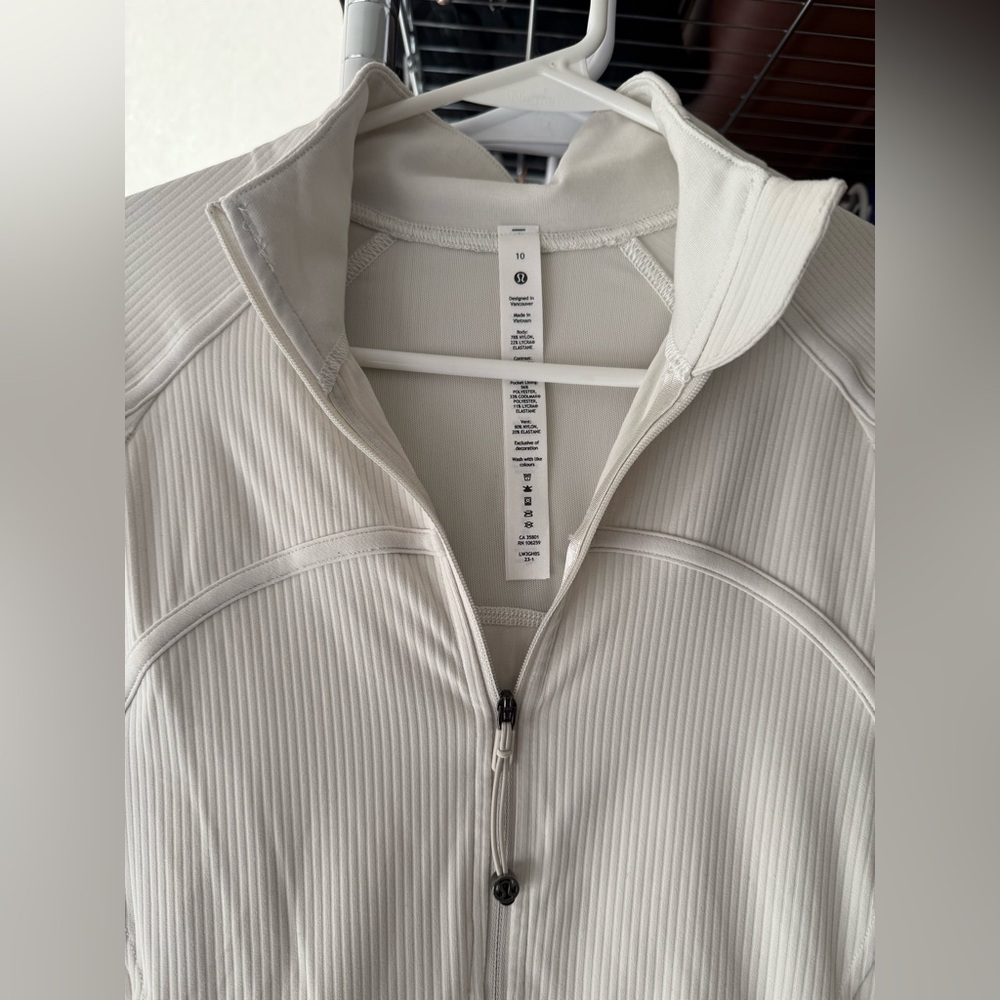 Lululemon define crop jacket - Picture 3 of 4